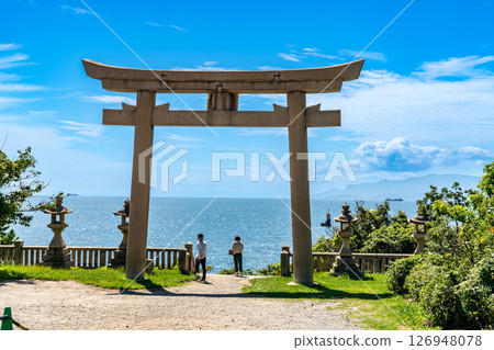 初秋面向大海和瀨戶內海的岩津姬神社鳥居 2 兵庫縣赤穗市 初秋面向大海和瀨戶內海的岩津姬神社鳥居 2 兵庫縣赤穗市 126948078