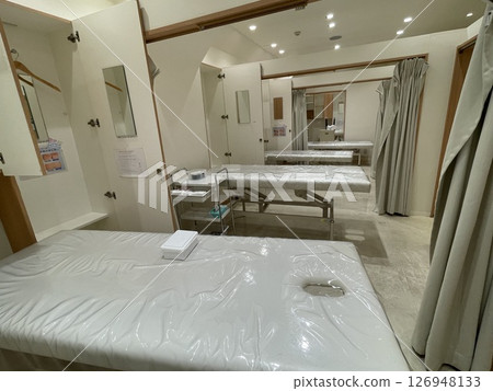 美容院和按摩院的床位 美容院和按摩院的床位 126948133