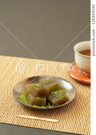 抹茶蕨餅和日本茶點 126949580