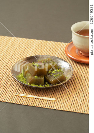 抹茶蕨餅和日本茶點 126949581