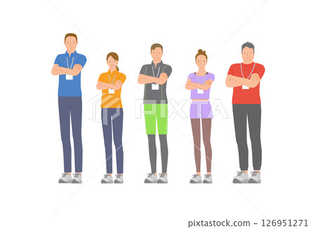 一群精力充沛的年輕男女健身房工作人員：面帶微笑，雙手交叉 126951271