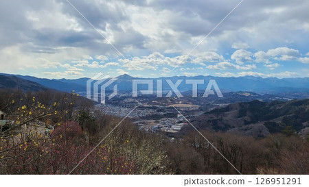 Mountain climbing just before spring arrives 126951291
