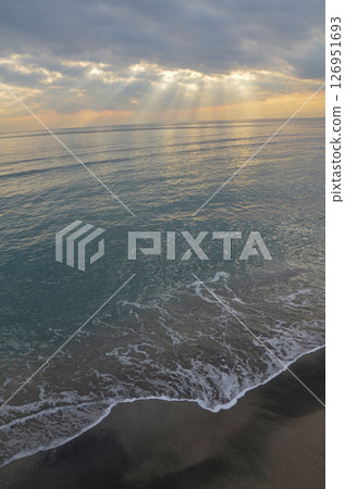 被白雲覆蓋的海 126951693