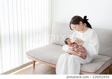母乳喂養奶瓶嬰兒新生兒 母乳喂養奶瓶嬰兒新生兒 126952650
