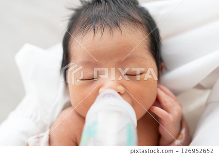 母乳喂養奶瓶嬰兒新生兒 母乳喂養奶瓶嬰兒新生兒 126952652