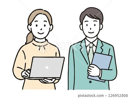 一名女子正在使用筆記型電腦，一名男子則拿著文件 126952808