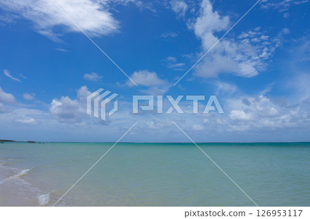 Blue sea and sky of Miyakojima 126953117