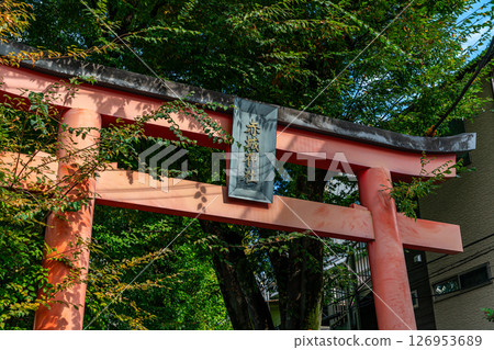 [東京] 神樂坂町赤城神社的鳥居 126953689