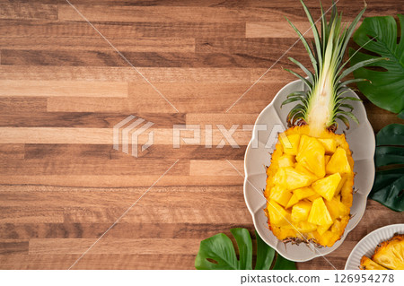 pineapple tropical leaves bowl cut slices pineapple chucks bowl パイナップル 126954278