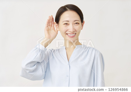 Woman in her 40s listening carefully, white background Woman in her 40s listening carefully, white background 126954866