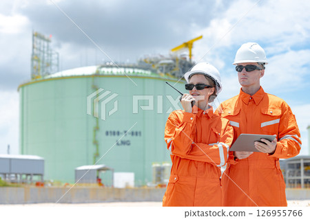 Petroleum workers, LNG tank inspection, Onshore Gas Site surveyor team, Oil Petrochemical industry Petroleum workers, LNG tank inspection, Onshore Gas Site surveyor team, Oil Petrochemical industry 126955766