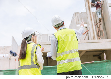 Construction engineer builder working team, Lead architect manager site inspection house construction project assessment process Construction engineer builder working team, Lead architect manager site inspection house construction project assessment process 126955794