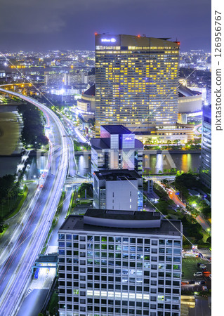 從福岡塔看到的福岡市的美妙夜景 從福岡塔看到的福岡市的美妙夜景 126956767