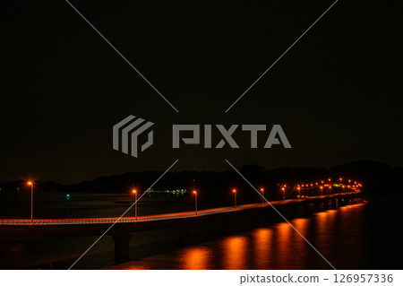 角島大橋被路燈照亮 角島大橋被路燈照亮 126957336