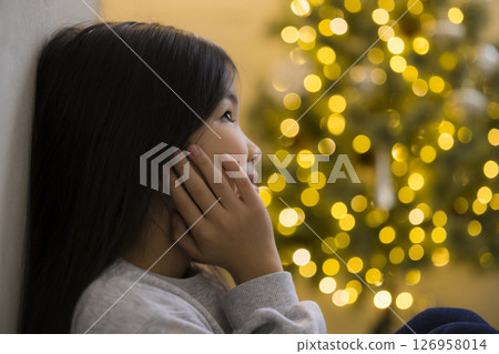 A room with a Christmas tree 126958014