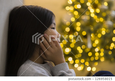 有聖誕樹的房間 126958015