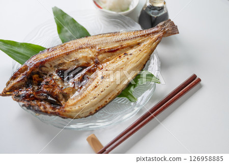 烤鹹鯖魚佐蘿蔔絲 126958885