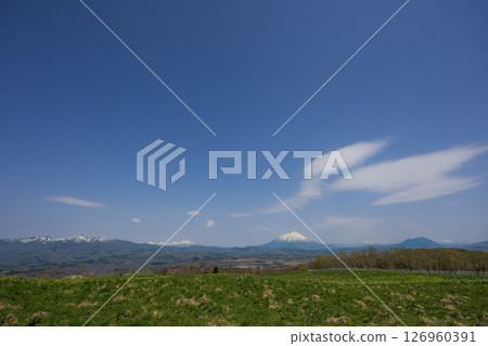 Panoramic views of the snow-capped Niseko mountain range and Mt. Yotei from the ranch Panoramic views of the snow-capped Niseko mountain range and Mt. Yotei from the ranch 126960391