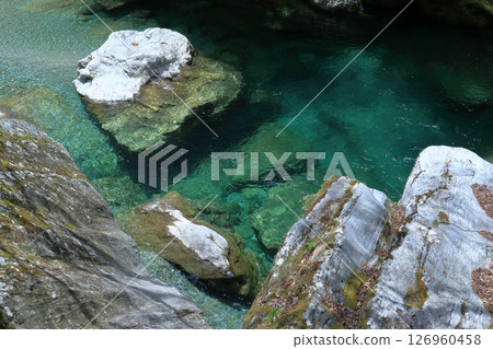 翡翠池、初夏風景（高知縣土佐町瀨戶川谷） 126960458