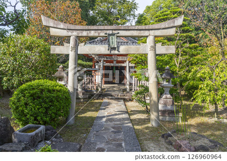 三十三間堂久世稻荷大名神（京都市東山區三十三間堂馬瓦里町） 126960964