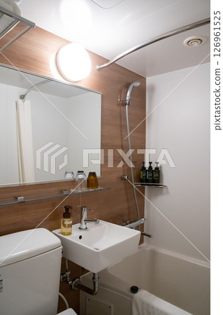 乾淨的洗手間和單元浴室 126961525