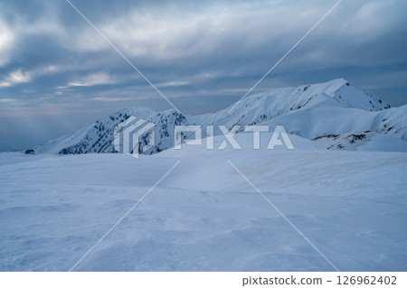 Snowy mountains of Tateyama, Toyama 126962402