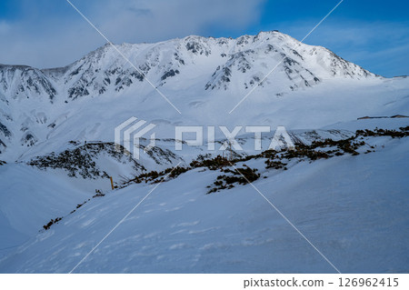 Snowy mountains of Tateyama, Toyama 126962415