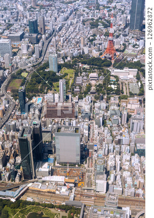 Aerial view of Shiba Park from above Hamamatsucho Station Aerial view of Shiba Park from above Hamamatsucho Station 126962872