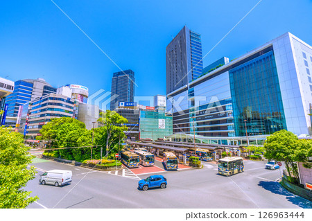 俯瞰橫濱站和 JR 橫濱塔的日本橫濱城市景觀 俯瞰橫濱站和 JR 橫濱塔的日本橫濱城市景觀 126963444