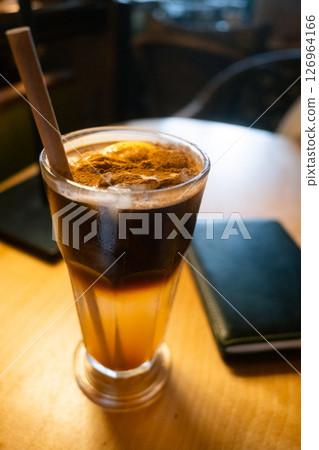 波蘭咖啡館裡的濃縮咖啡湯力水 126964166