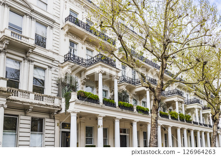 Elegant White London Townhouses, Classic British Architecture 126964263