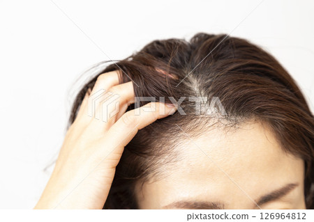 Middle women who care about hair 126964812