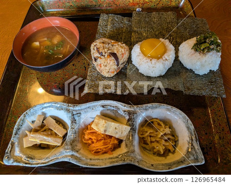 看起來不錯的日本料理 126965484