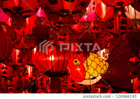 紅燈籠與鯉魚裝飾｜中式華麗裝飾 126966195