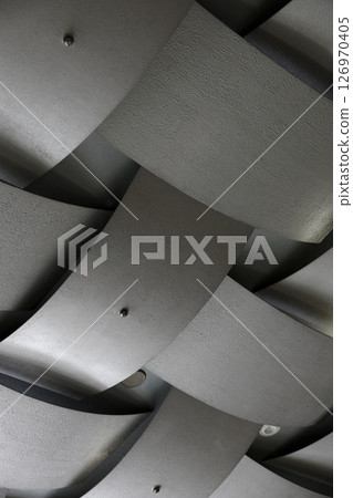 The concrete ceiling has a structure that resembles the four-mesh weave pattern of bamboo. The concrete ceiling has a structure that resembles the four-mesh weave pattern of bamboo. 126970405