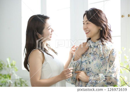 Beauty for women in their 20s and 50s 126971639