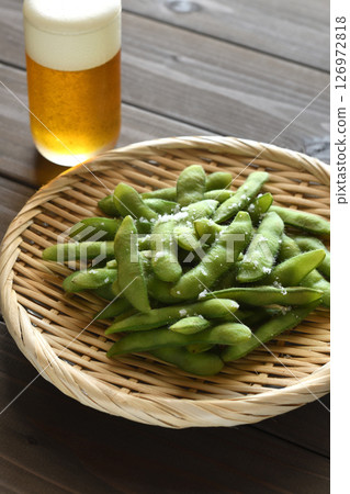Salt boiled edamame 126972818