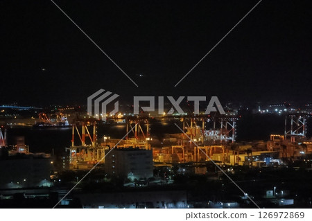 Night view of the harbor and cityscape 126972869
