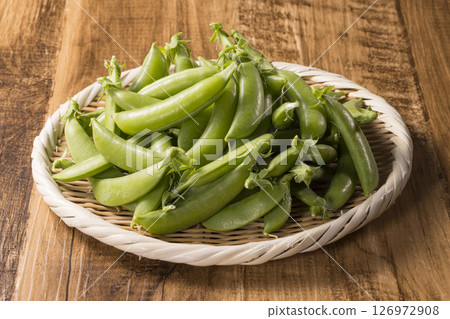 Fresh snap pea 126972908