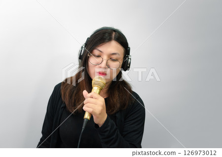 Woman (LGBTQ) singer sing a song with microphone Woman (LGBTQ) singer sing a song with microphone 126973012
