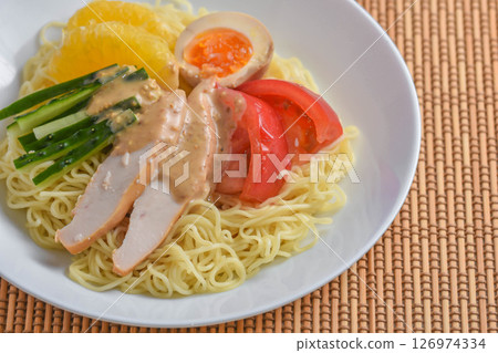 Chilled Chinese food 126974334