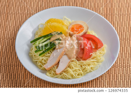 Chilled Chinese food 126974335