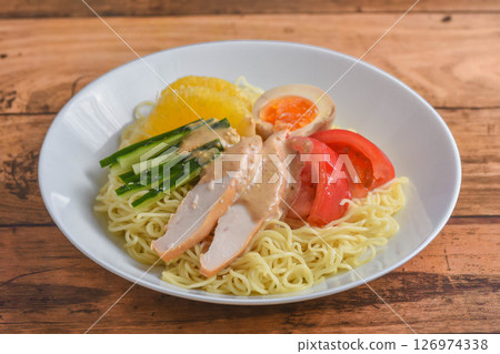 Chilled Chinese food 126974338