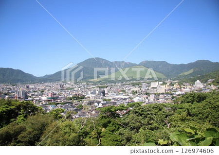 從湯穆里展望台眺望扇山、鶴見岳和鐵輪溫泉 126974606