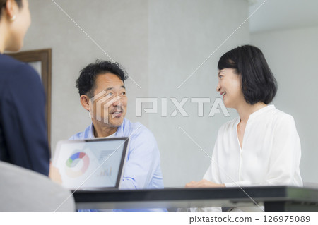 A middle-aged couple having a meeting 126975089