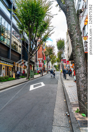 [Tokyo] The atmospheric Kagurazaka Street 126975362