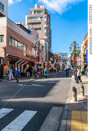 [Tokyo] The atmospheric Kagurazaka Street 126975381
