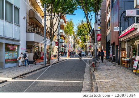 [Tokyo] The atmospheric Kagurazaka Street 126975384