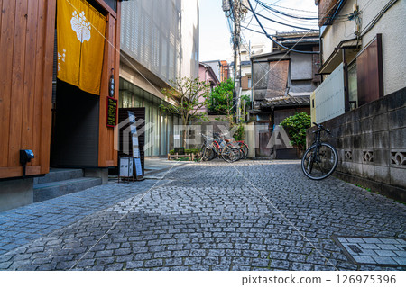 [Tokyo] The charming alleys of Kagurazaka 126975396