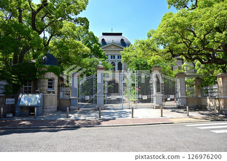 The former Hyogo Prefectural Government Office, now a guesthouse used for important meetings and ceremonies. 126976200